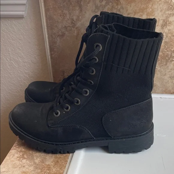 Stylish Black Combat Boots for Women - Picture 2 of 7